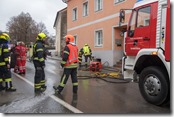 Kellerbrand in Mehrparteienhaus - Bewohner mussten evakuiert werden