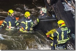 Auto stürzte in Aist - Einsatzkräften leisteten übermenschliches um Lenker zur retten
