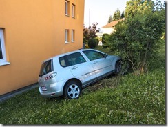 Komposthaufenbrand und Fahrzeugbergung in Schwertberg