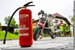 Motorrad geriet bei Reparaturarbeiten in Brand